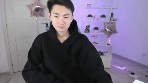 Snapshot of miram_yoo chatting on December 3, 5:19 am online show from December 3, 5:19 am