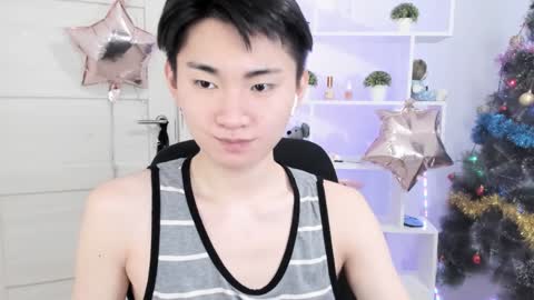 Snapshot of miram_yoo chatting on December 17, 7:15 pm online show from December 17, 7:15 pm