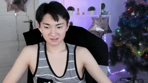 Snapshot of miram_yoo chatting on December 18, 5:26 am online show from December 18, 5:26 am