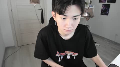 Snapshot of miram_yoo chatting on January 22, 1:42 am online show from January 22, 1:42 am