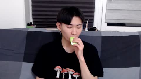 Snapshot of miram_yoo chatting on January 11, 5:40 pm online show from January 11, 5:40 pm
