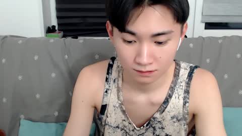 Snapshot of miram_yoo chatting on January 4, 8:37 pm online show from January 4, 8:37 pm