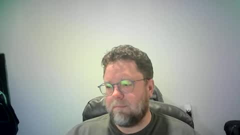 Snapshot of mister_happy567 chatting on November 2, 4:50 am Mr. Happy online show from November 2, 4:50 am