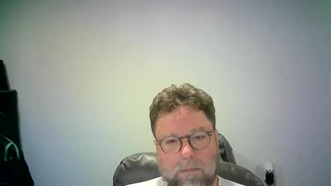 Snapshot of mister_happy567 chatting on October 26, 5:42 am Mr. Happy online show from October 26, 5:42 am