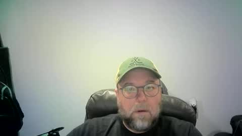 Snapshot of mister_happy567 chatting on October 28, 5:54 am Mr. Happy online show from October 28, 5:54 am