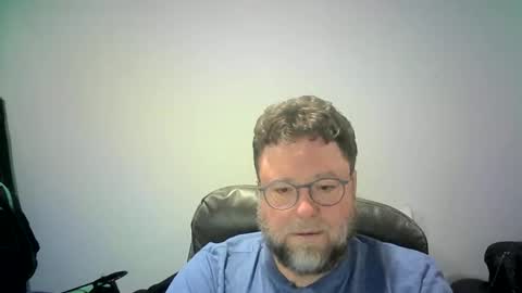 Snapshot of mister_happy567 chatting on October 29, 6:05 am Mr. Happy online show from October 29, 6:05 am