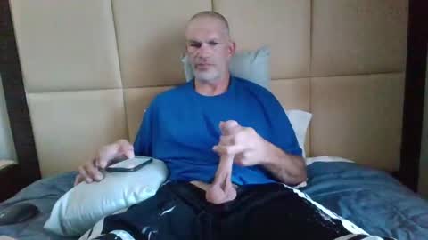 Snapshot of misterhunt81 chatting on October 6, 9:52 pm Mister81 online show from October 6, 9:52 pm
