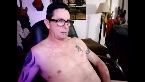 Snapshot of mitchnails69 chatting on January 4, 6:41 am BobbyMitchGa online show from January 4, 6:41 am