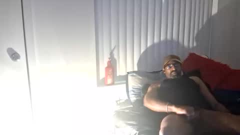 miznikeone42 online show from October 1, 4:27 am