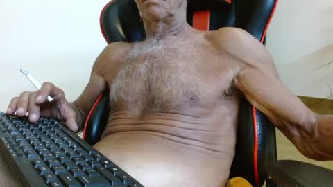 Snapshot of mjmadurengue chatting on December 8, 6:01 am Mario jose online show from December 8, 6:01 am