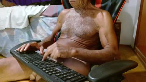 Snapshot of mjmadurengue chatting on December 30, 2:20 am Mario jose online show from December 30, 2:20 am