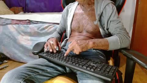 Snapshot of mjmadurengue chatting on December 24, 9:44 pm Mario jose online show from December 24, 9:44 pm