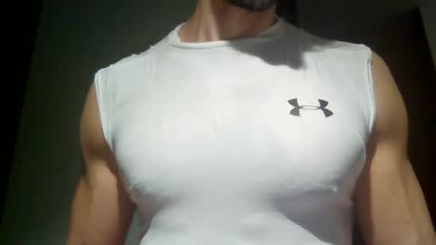 Snapshot of mmuscularman chatting on December 5, 7:05 am mmuscularman online show from December 5, 7:05 am