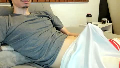 Snapshot of moderdelier chatting on October 12, 11:32 pm DigBreed online show from October 12, 11:32 pm