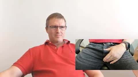 Snapshot of moe_001 chatting on October 3, 7:08 pm Moe online show from October 3, 7:08 pm