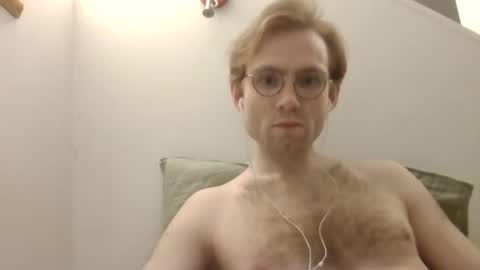 Snapshot of molliter chatting on February 3, 10:32 pm molliter online show from February 3, 10:32 pm