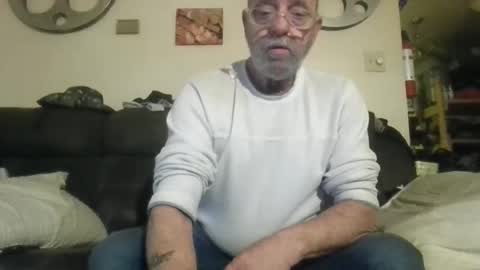 Snapshot of mondaymonday chatting on December 15, 11:12 am mondaymonday online show from December 15, 11:12 am