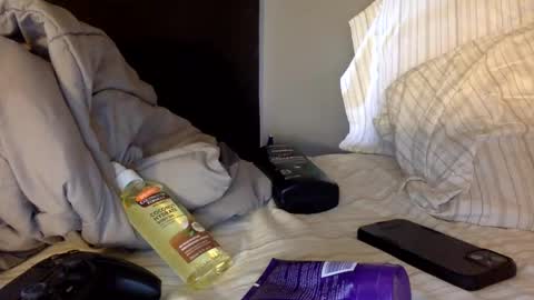 Snapshot of moneymitch2 chatting on March 6, 5:54 pm moneymitch2 online show from March 6, 5:54 pm