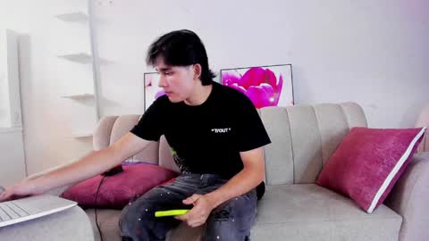 monky_0002 online show from April 1, 4:59 pm