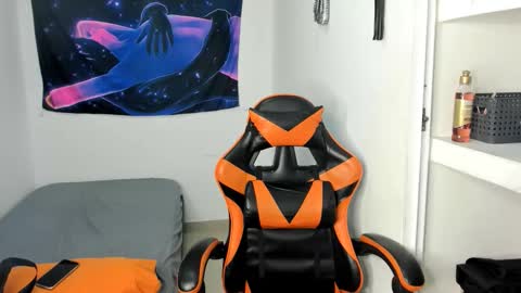 Snapshot of montes_juan chatting on October 6, 7:18 pm montes_juan online show from October 6, 7:18 pm