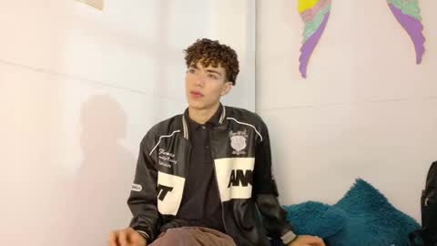   online show from June 5, 11:27 am