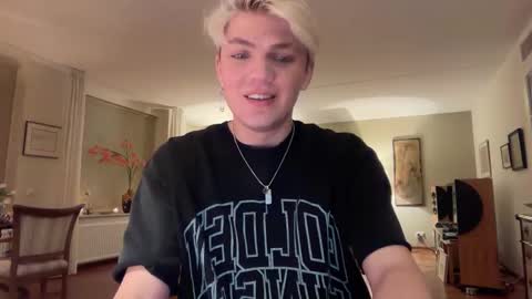 moonflamek online show from March 15, 9:54 pm