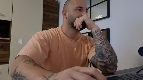 Twitterjoe dominik     online show from April 22, 5:57 am