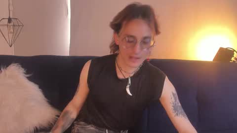Moon online show from September 30, 9:51 pm
