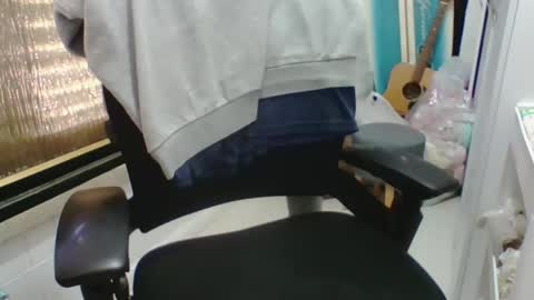 moonnighthugecock online show from February 26, 10:05 am