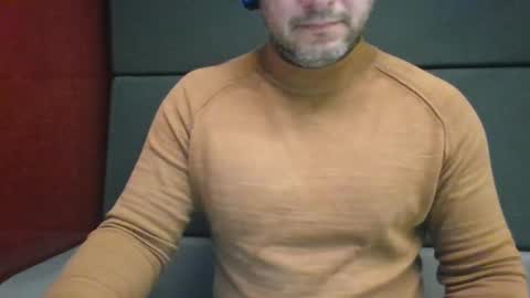 Snapshot of morepassion4u chatting on December 20, 1:43 pm morepassion4u online show from December 20, 1:43 pm