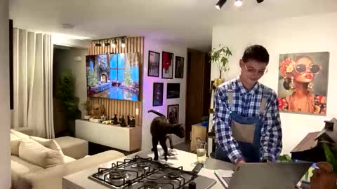   online show from November 8, 11:41 pm