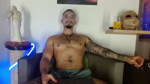 Snapshot of morgann_jones chatting on October 28, 2:03 am morgan online show from October 28, 2:03 am