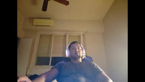 Snapshot of morocho777 chatting on February 27, 4:31 am Bruno online show from February 27, 4:31 am