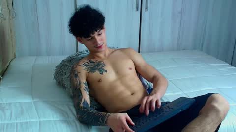 Snapshot of morthy_downey chatting on December 15, 11:20 pm Morthy online show from December 15, 11:20 pm