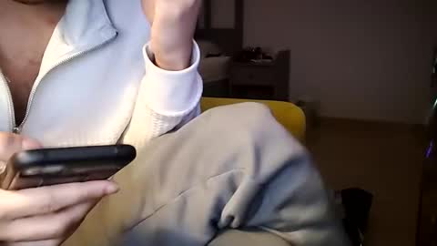 Snapshot of moss127 chatting on December 21, 3:47 am twennysevv27 online show from December 21, 3:47 am