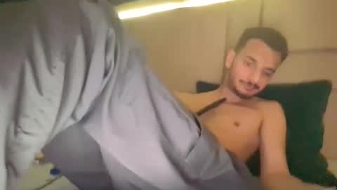 Snapshot of moss127 chatting on February 7, 8:11 am twennysevv27 online show from February 7, 8:11 am