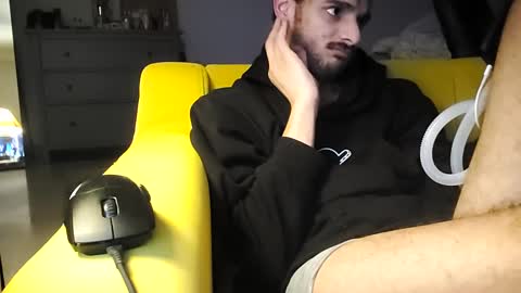 Snapshot of moss127 chatting on December 29, 12:09 am twennysevv27 online show from December 29, 12:09 am