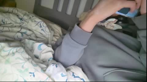 Snapshot of moss127 chatting on February 15, 8:54 am twennysevv27 online show from February 15, 8:54 am