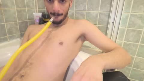 Snapshot of moss127 chatting on February 13, 10:23 am twennysevv27 online show from February 13, 10:23 am