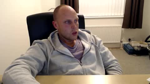 Mr Baldy Likes to Chat online show from October 4, 12:05 am