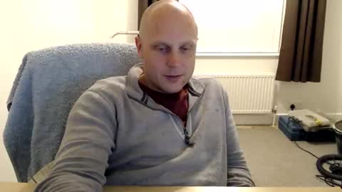 Mr Baldy Likes to Chat online show from October 11, 12:03 am