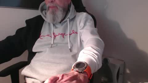 mr_boombastic2021 online show from April 10, 9:05 am