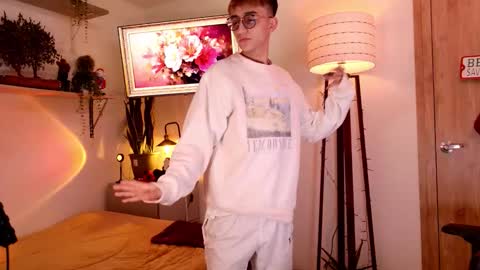 Mr Evans online show from December 17, 6:14 pm