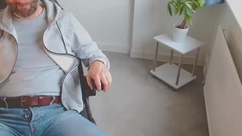 mr_matthew_me online show from October 31, 8:40 am