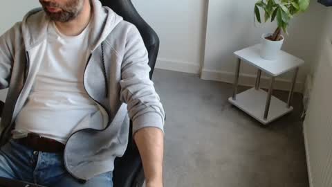 mr_matthew_me online show from November 1, 9:24 am