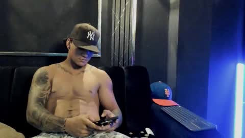 Snapshot of mr_maximo chatting on October 15, 5:04 am mr_maximo online show from October 15, 5:04 am