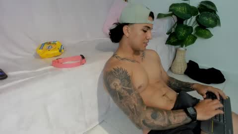 mr_maximo online show from April 30, 4:30 am