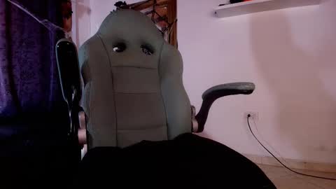 Snapshot of mr_mikee_ chatting on October 29, 3:20 am MIKEE online show from October 29, 3:20 am