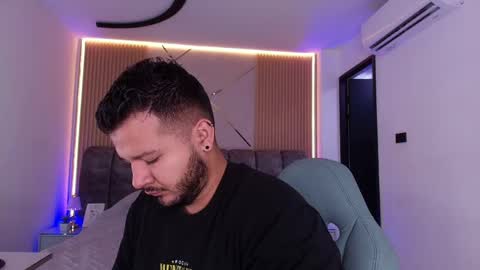 MIKEE online show from April 28, 3:11 am