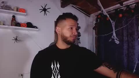 Snapshot of mr_mikee_ chatting on October 25, 3:30 am MIKEE online show from October 25, 3:30 am